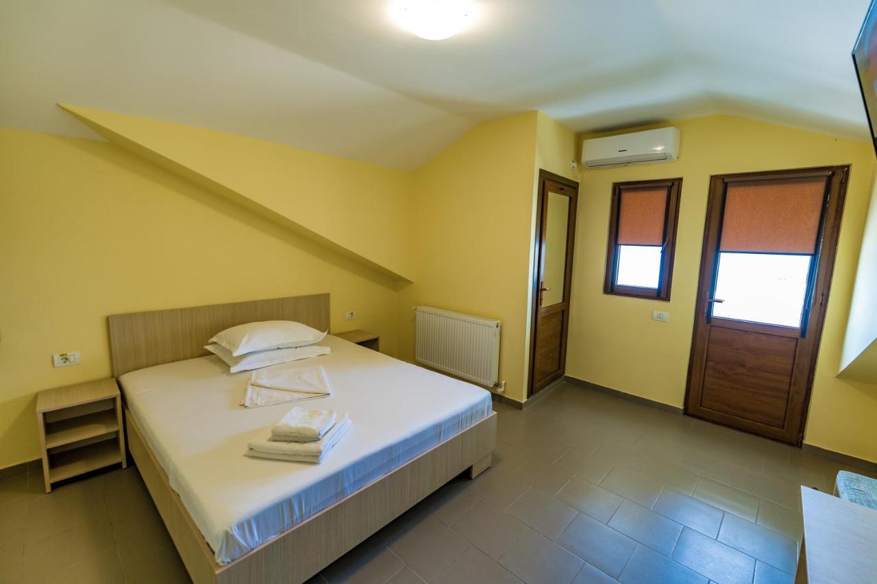 Micul Golf Hotel Două Mai Eksteriør billede